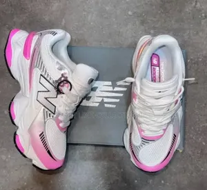 Spot New Balance 2000 Sneakers