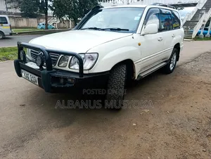 Toyota Land Cruiser 2001 White