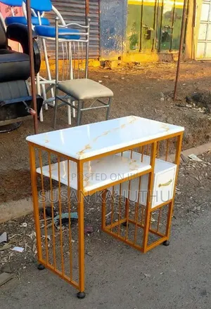Dazzling Parlour/Salon Table