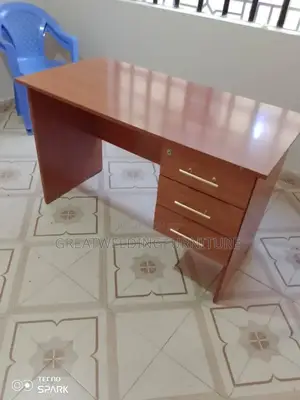 1m Wooden Office Study Desk With a Locking Drawer.