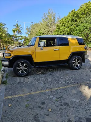 Toyota FJ Cruiser 2012 Yellow