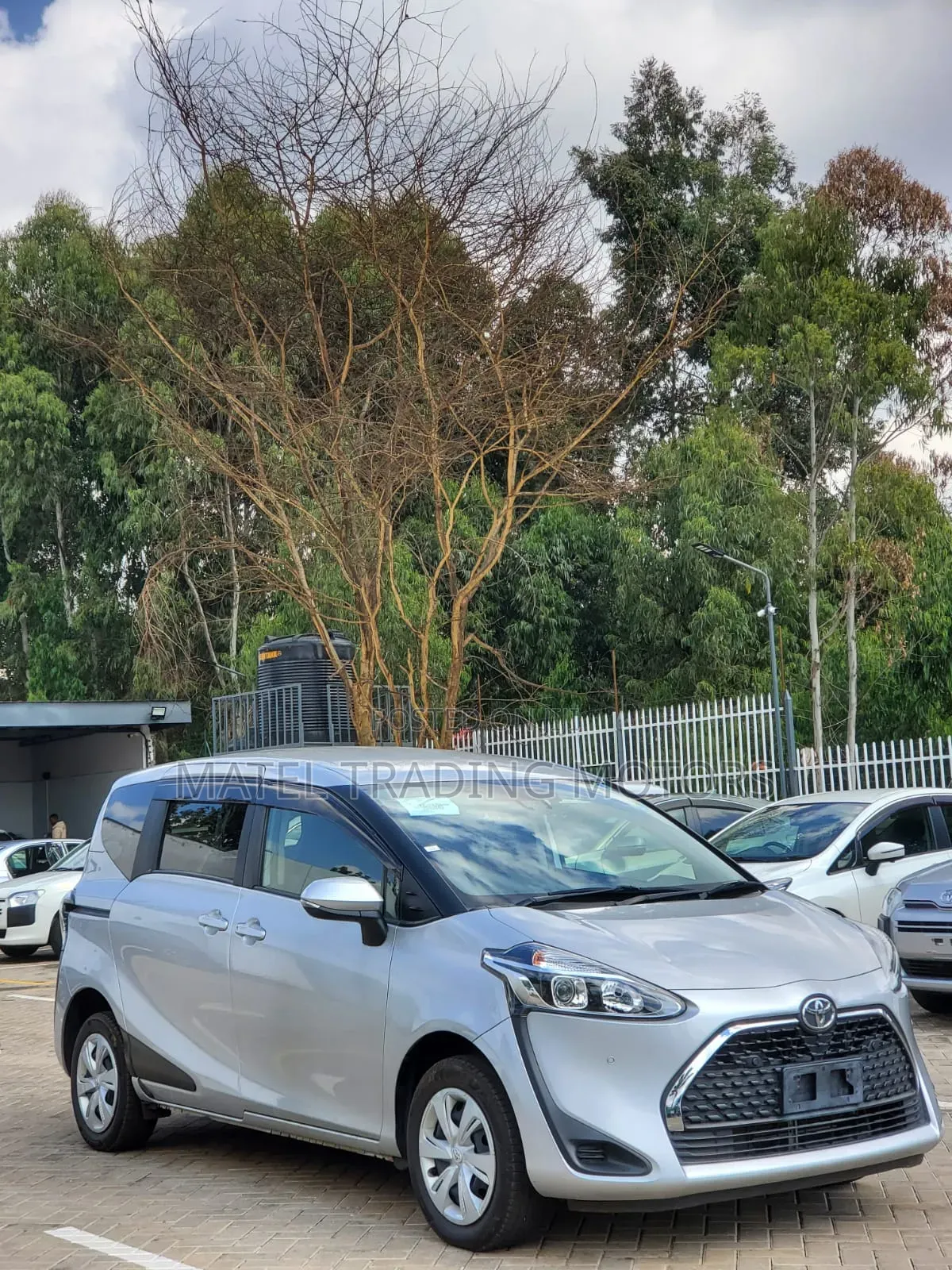 Toyota Sienta 2019 Silver