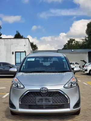 Toyota Sienta 2019 Silver