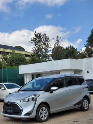 Toyota Sienta 2019 Silver