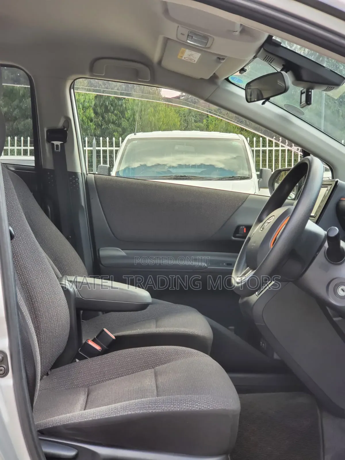 Toyota Sienta 2019 Silver