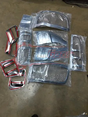 Chrome Kit Hiace 7l 2012