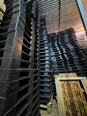 Plastic Pallets -Strong Industrial Quality Long Lasting. 03