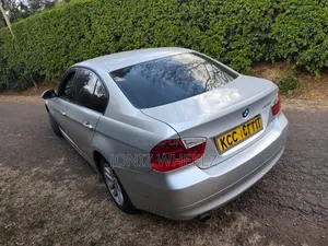 BMW 320i Sedan RWD 2008 Silver