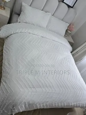 Refined Tufted Pattern Bedding Set