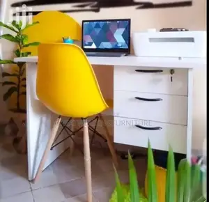 Generic Design Whitish Office Desk With Yellow Eames Chair H8j