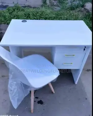 Unique Whitish Modern Office Desk With Eames Chair H6tf