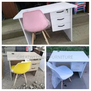 Elegant Modern Office Desk With Eames Chair With Wooden Legs J9i