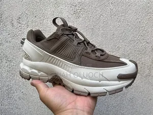 Nike Zoom Vomero Roam Sneaker,