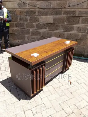Eexecutive Desk With Storage