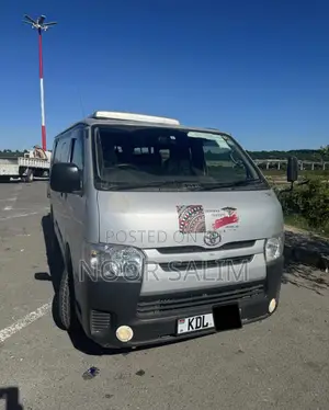Toyota HiAce 2015 Silver