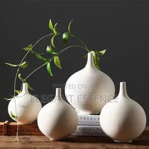 Minimalist in Style Decoration Round Shape Porcelain Flower Vase