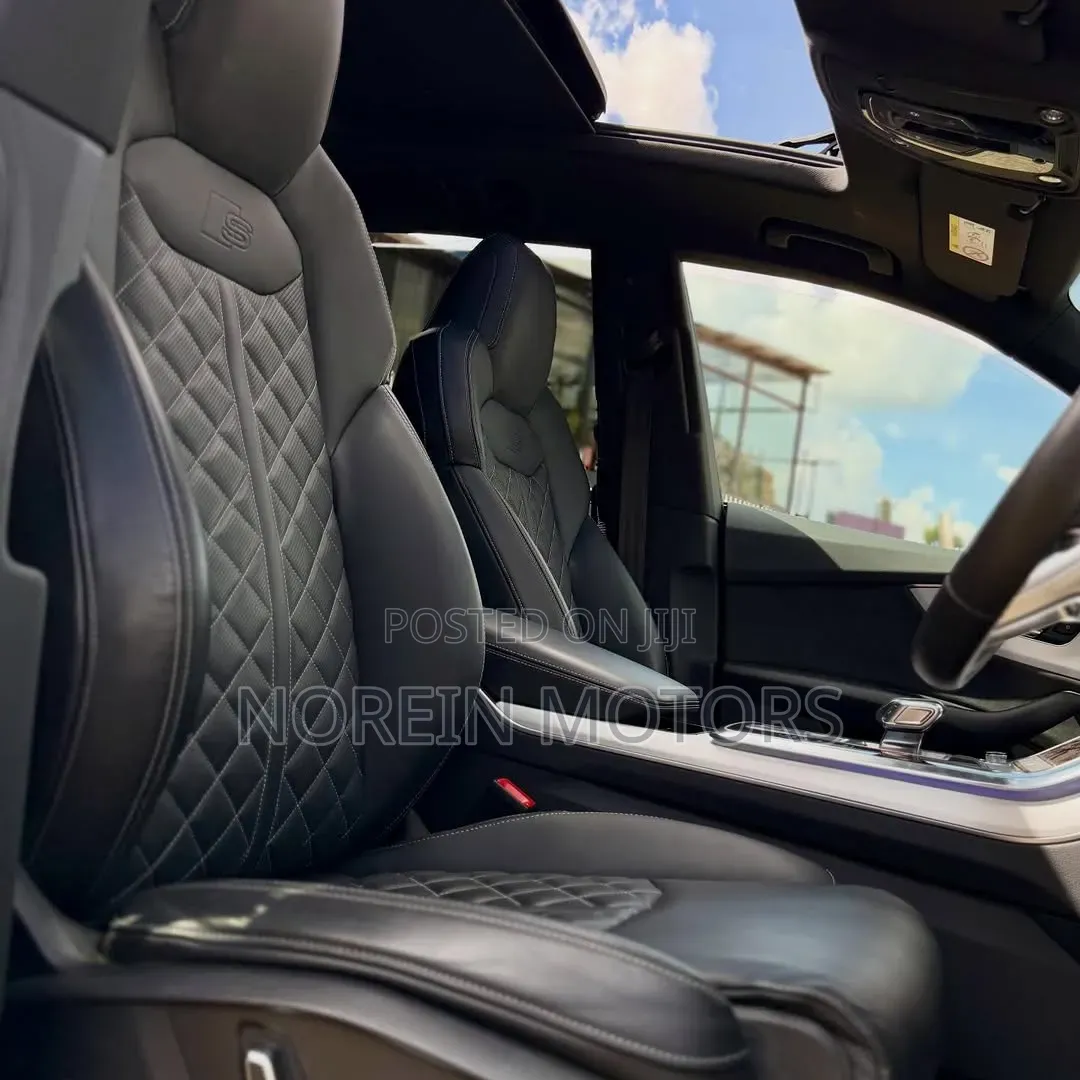 Audi Q8 2021 Blue