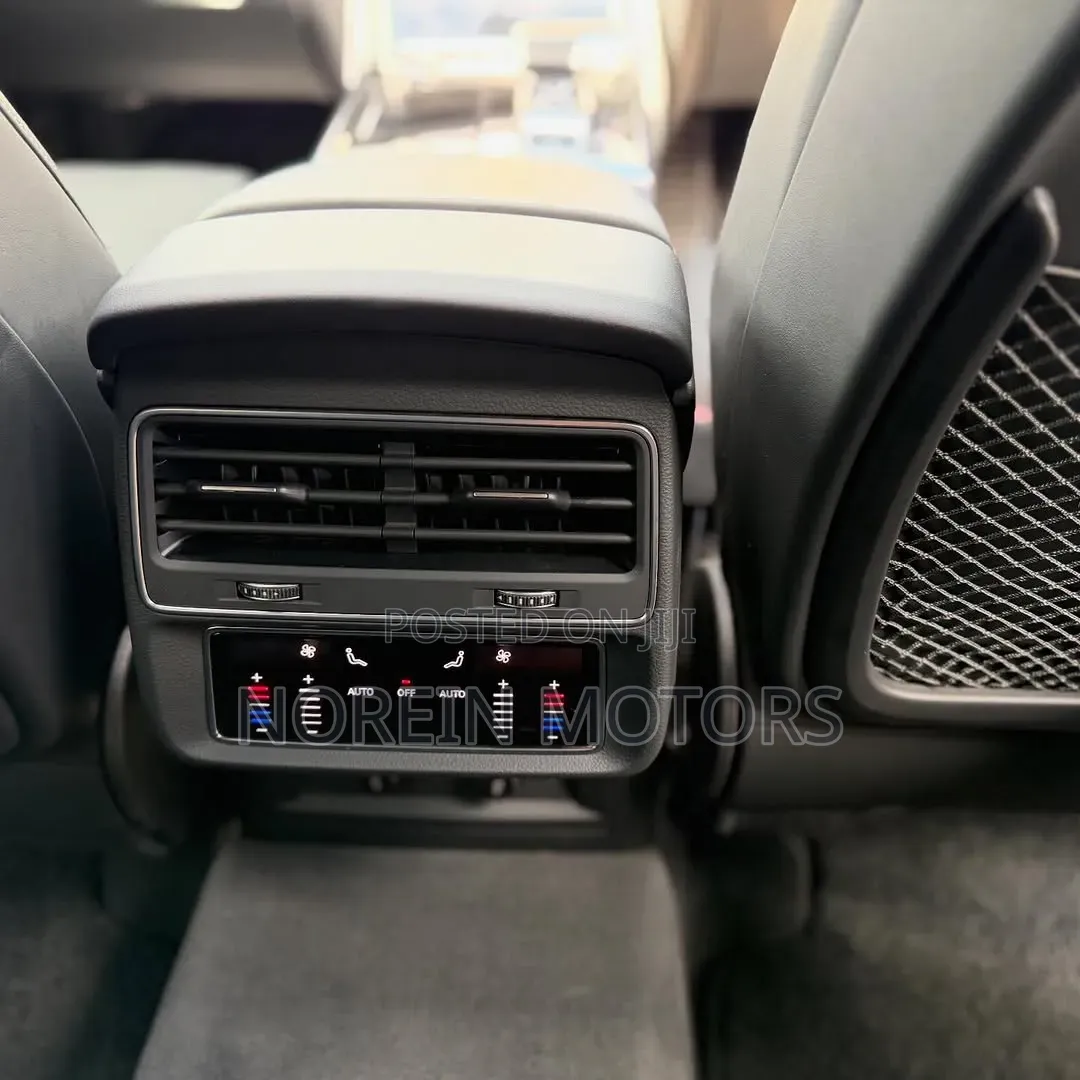 Audi Q8 2021 Blue