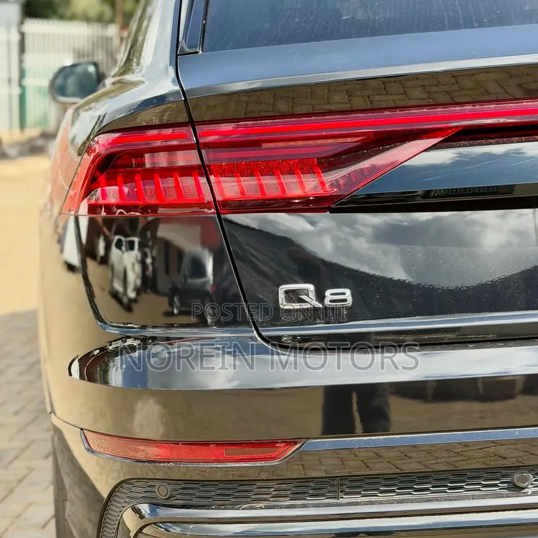 Audi Q8 2021 Blue