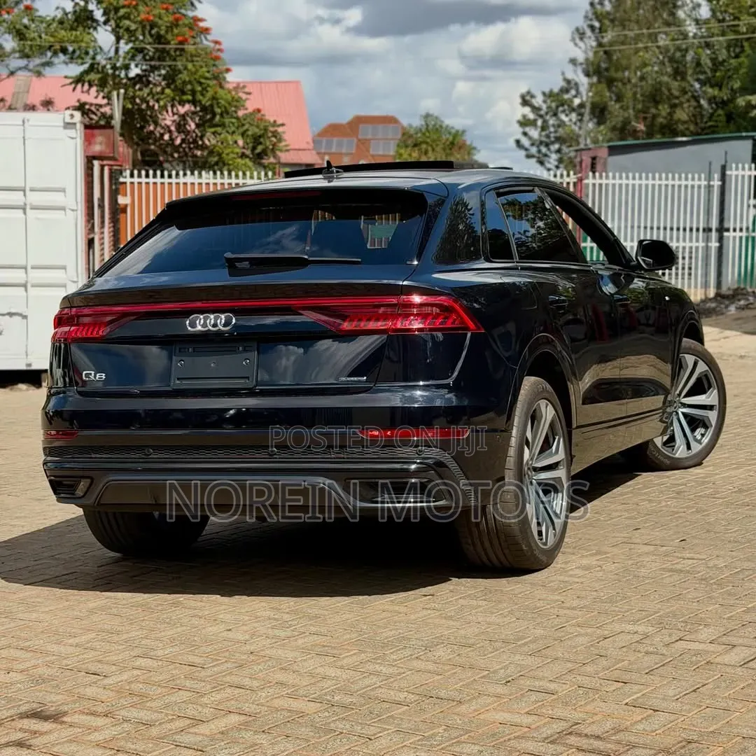 Audi Q8 2021 Blue