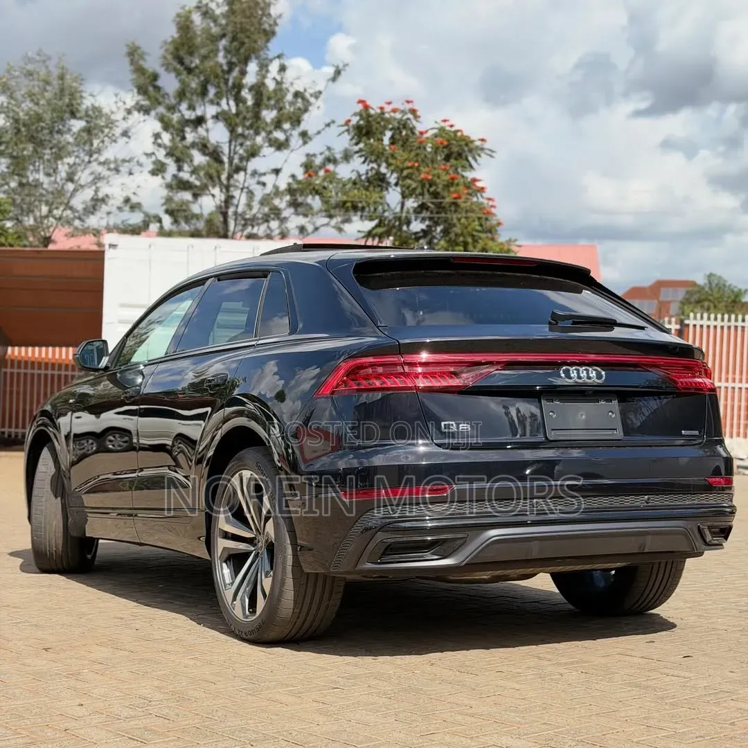 Audi Q8 2021 Blue