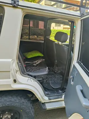 Toyota Land Cruiser 2011 White