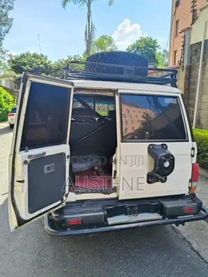 Toyota Land Cruiser 2011 White