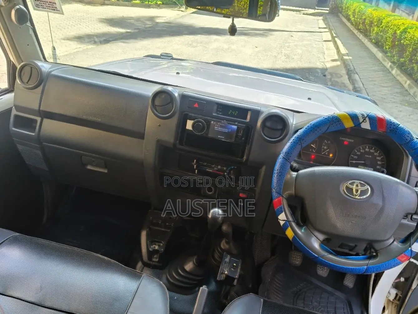 Toyota Land Cruiser 2011 White