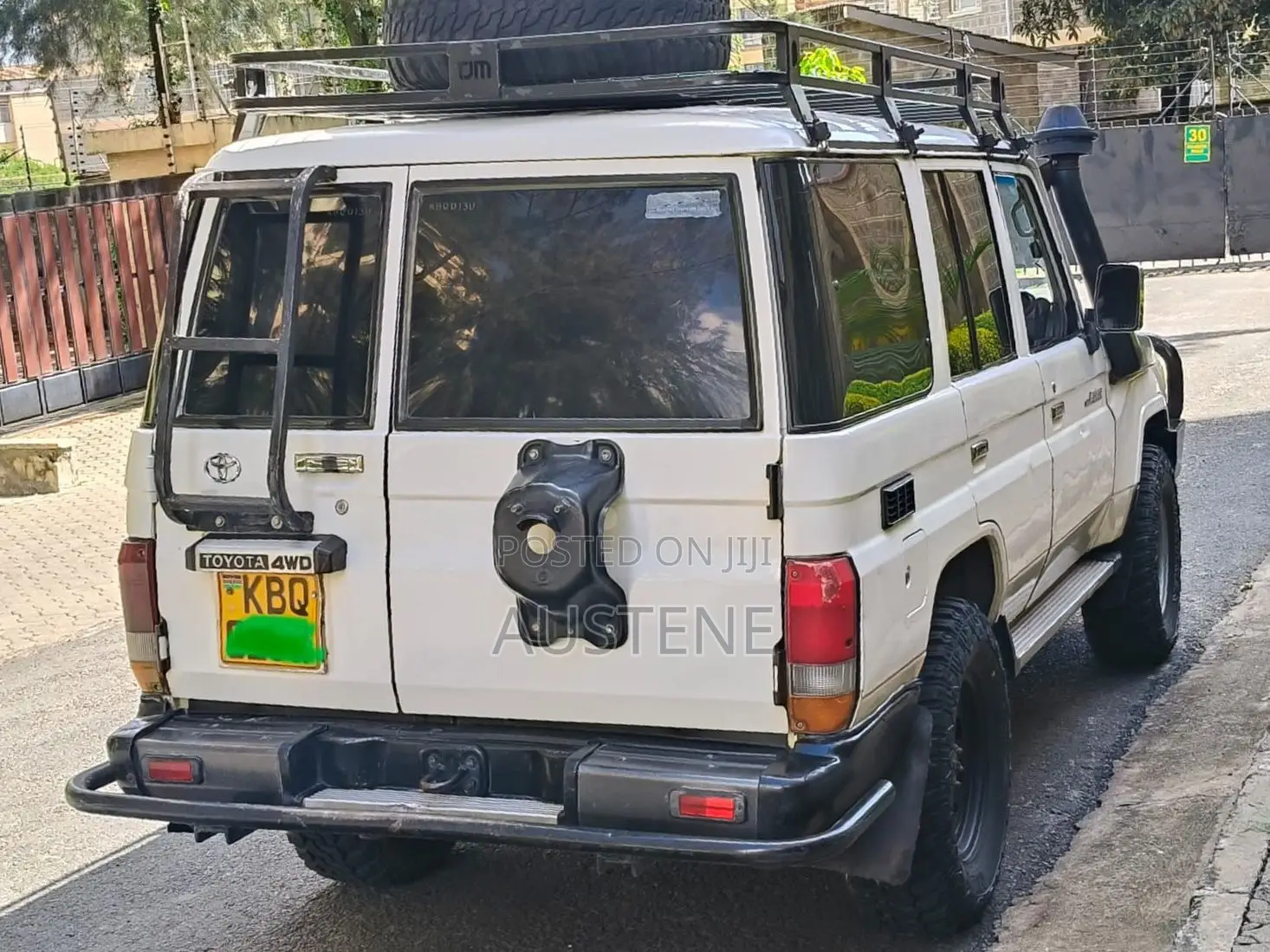 Toyota Land Cruiser 2011 White