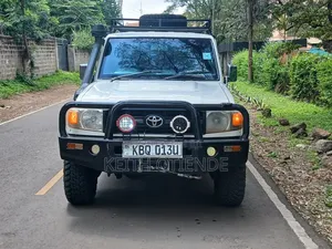Toyota Land Cruiser 2012 White