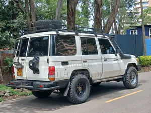 Toyota Land Cruiser 2012 White