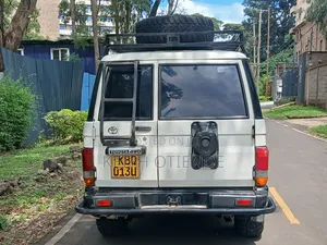 Toyota Land Cruiser 2012 White