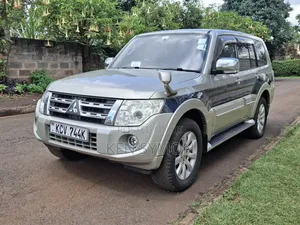 Mitsubishi Pajero 3.2 Di-Dc GLS 2012 Gray