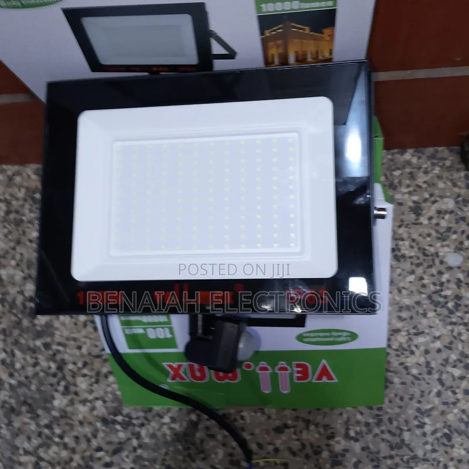 Vellmax Floodlight With Inbuilt Sensor Motion 100watts
