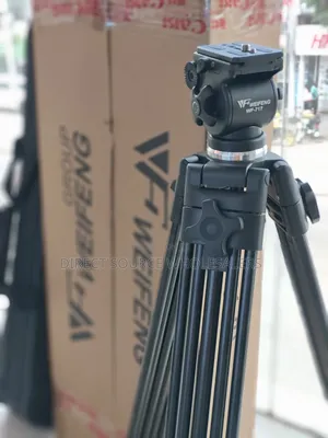Weifeng 717 Commercial Tripod Stand