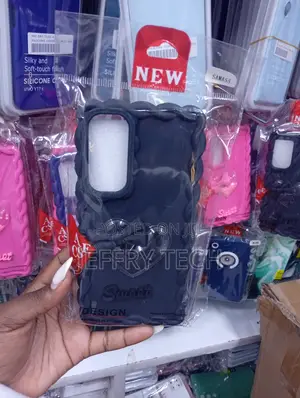Vivo Y17s Silicone Phone Cover Featuring a Heart and Bow Design.