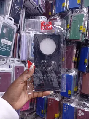 Black Silicone Phone Case Featuring a Wavy Braid-Style Border