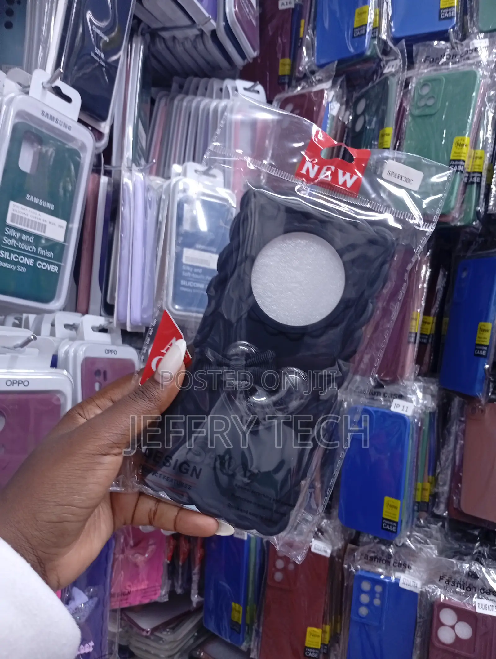 Black Silicone Phone Case Featuring a Wavy Braid-Style Border
