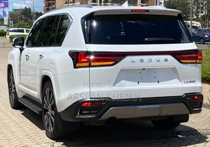 Lexus LX 600 2022 White