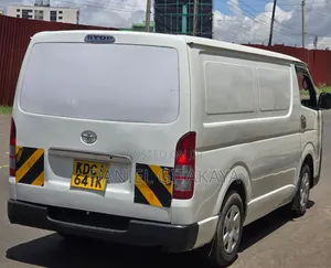 Toyota HiAce 2014 White