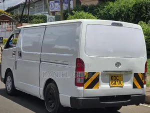 Toyota HiAce 2014 White
