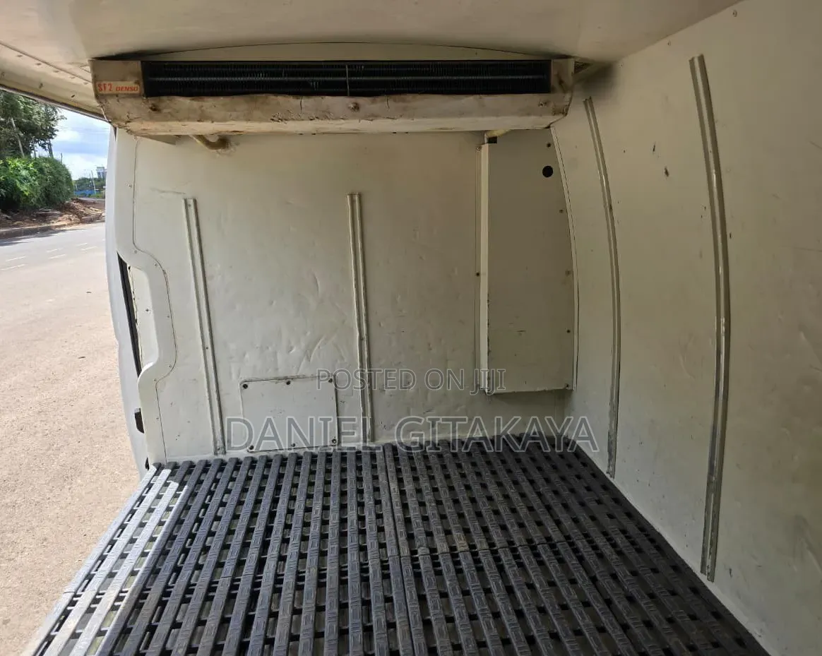 Toyota HiAce 2014 White