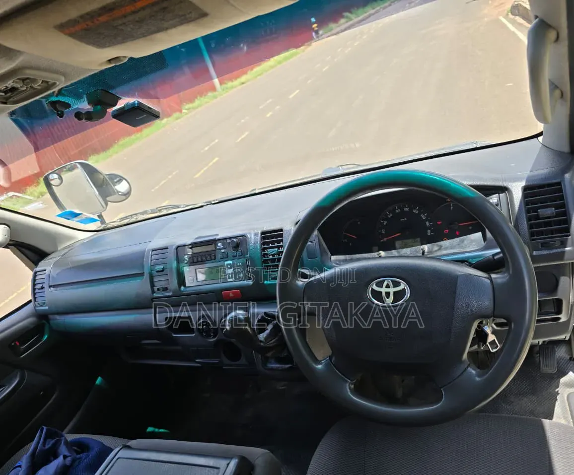 Toyota HiAce 2014 White