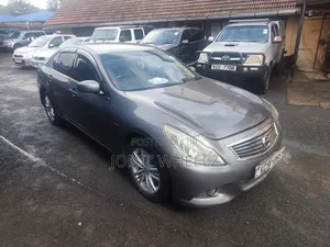 Nissan Skyline 2012 Silver