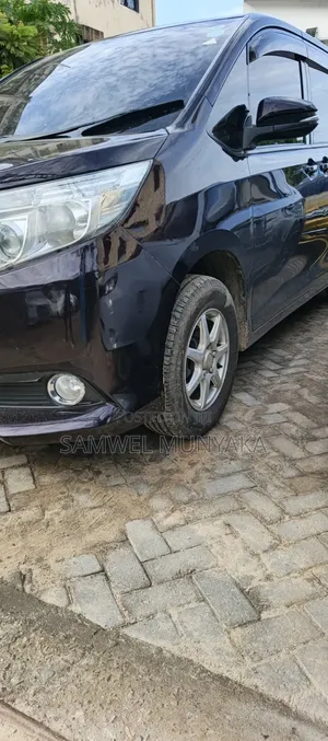 Toyota Noah 2.0 FWD (8 Seater) 2017 Purple