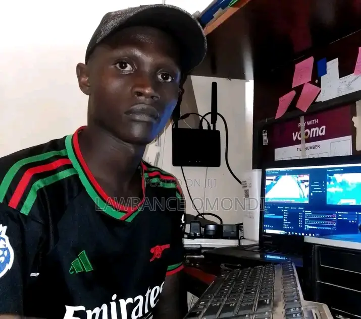 Cyber Cafe Attendant