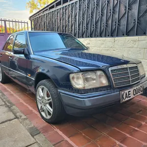 Mercedes-Benz E200 1997 Blue