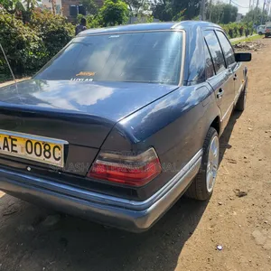 Mercedes-Benz E200 1997 Blue