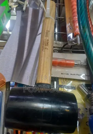 500g Black Rubber Mallet With a Wooden Handle.