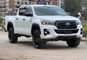 Toyota Hilux 2019 White